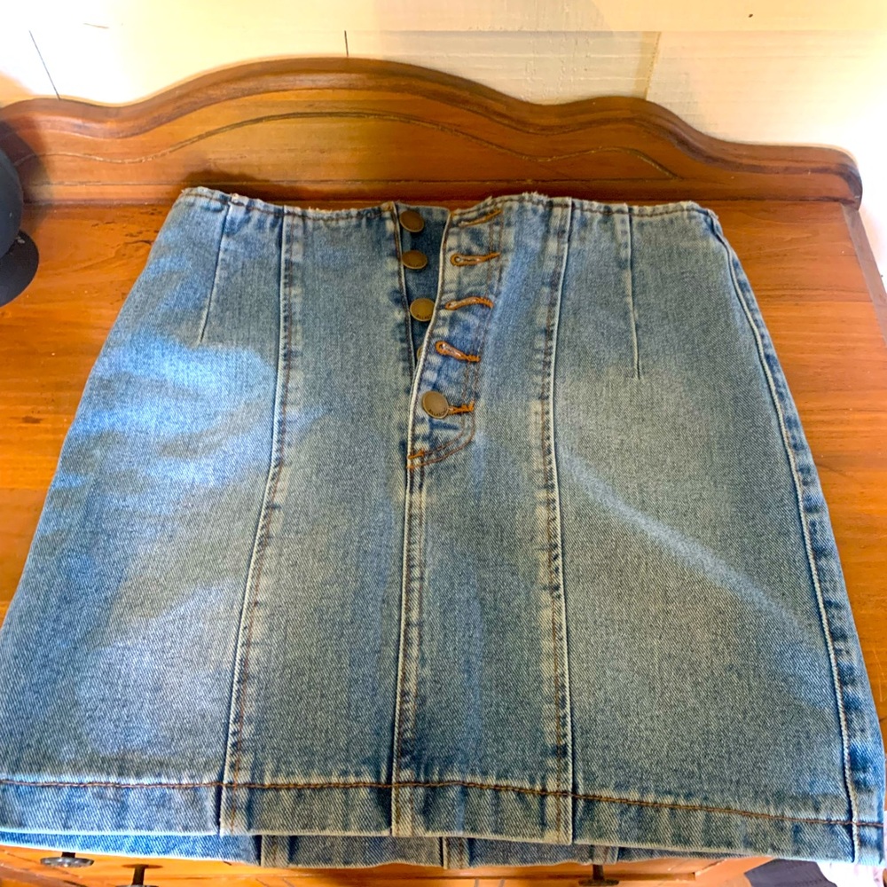 Billabong blue Jean skirt- NEVER WORN